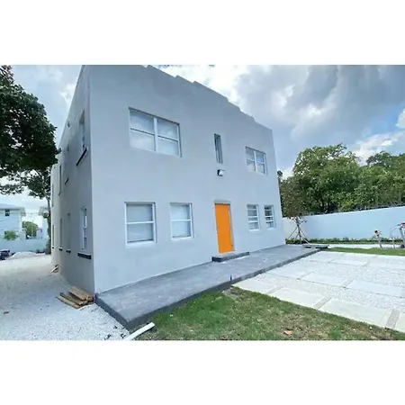 Cozy Duplex Near Wynwood & Beach